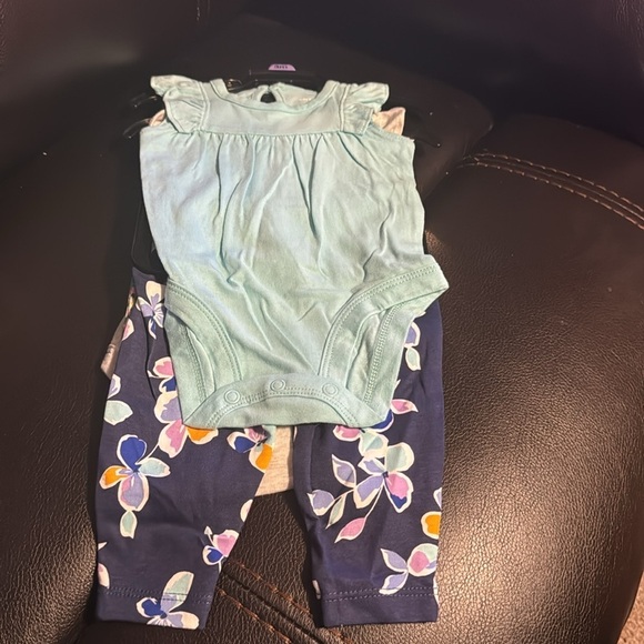 Carters 4 piece set 3 Month2 Shirts 2 Leggings - Picture 1 of 9